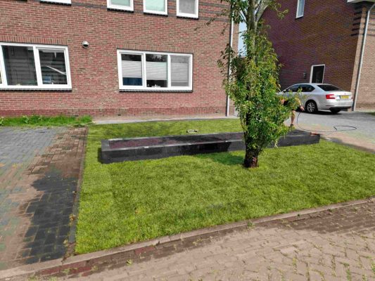 Voortuin aanleg in Giethoorn met nieuwe graszoden – Hoveniersbedrijf Peter Dolfsma